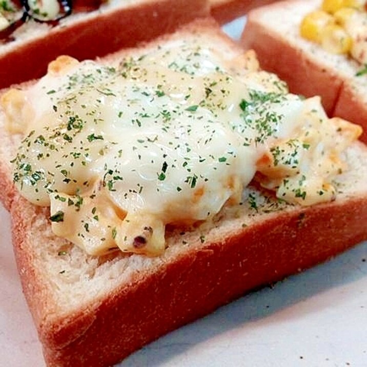 卵サラダとスライスチーズのデニッシュパン